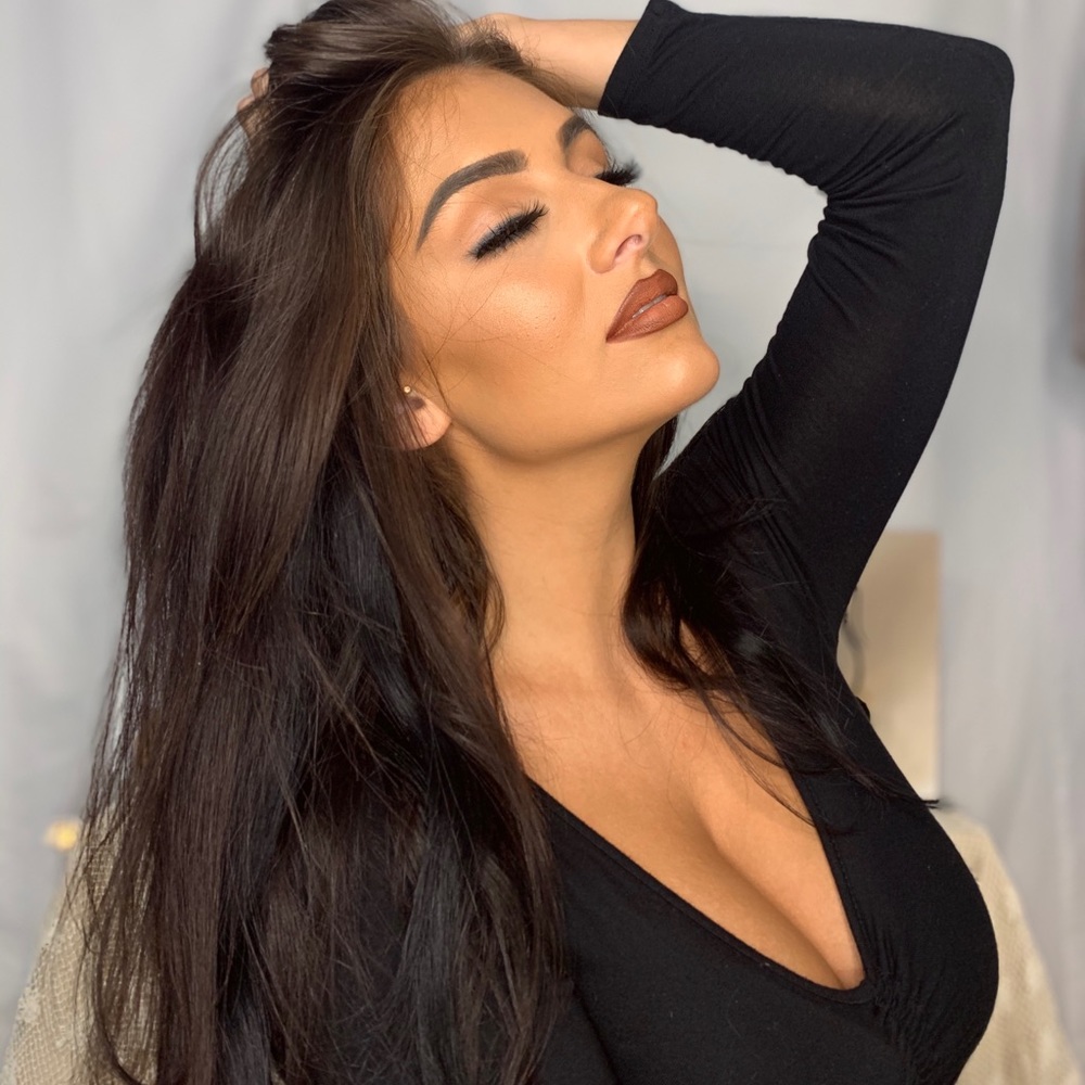 Welcome to my closet😊